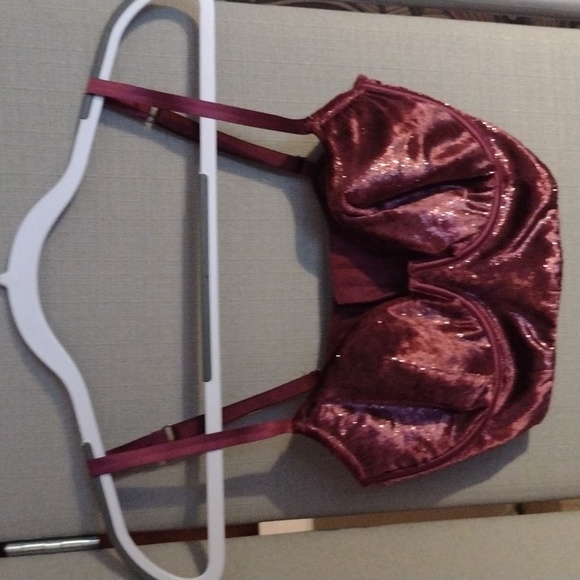 NWT VS bra, 34D. - Picture 1 of 7